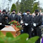 10.04.2021. Grotniki. Uroczystości pogrzebowe Krzysztofa Krawczyka / PAP/Grzegorz Michałowski