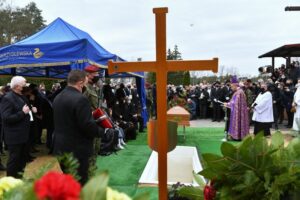 10.04.2021. Grotniki. Uroczystości pogrzebowe Krzysztofa Krawczyka / PAP/Grzegorz Michałowski