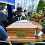 10.04.2021. Grotniki. Uroczystości pogrzebowe Krzysztofa Krawczyka / PAP/Grzegorz Michałowski