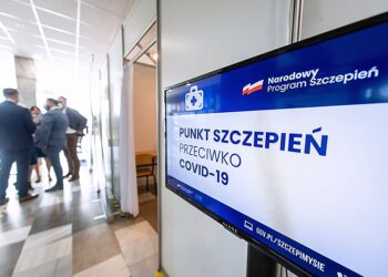 16.04.2021. Bydgoszcz. Pilotażowy Punktu Szczepień Powszechnych na Uniwersytecie Technologiczno-Przyrodniczym im. Jana i Jędrzeja Śniadeckich w Bydgoszczy / Tytus Żmijewski / PAP