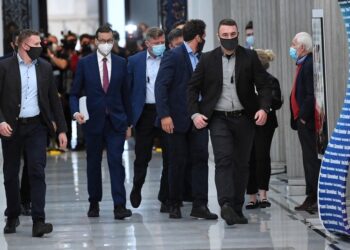 27.04.2021. Warszawa. Premier Mateusz Morawiecki po spotkaniu z przedstawicielami Lewicy w Sejmie. Spotkanie dotyczyło Funduszu Odbudowy i Krajowego Planu Odbudowy / PAP/Radek Pietruszka