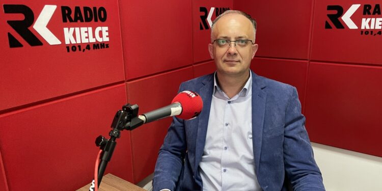 14.04.2021 Wilczyce. Na zdjęciu Robert Paluch - wójt gminy Wilczyce  / Grażyna Szlęzak-Wójcik / Radio Kielce