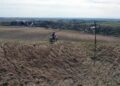 11.04.2021. Stradów. Motocrossowcy niszczą zabytkowe grodzisko w Stradowie / facebook.com/krajobrazyponidzia