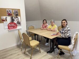 10.04.2021 Sandomierz. Zakład Aktywności Zawodowej. Na zdjęciu od lewej Małgorzata Skubida i Lidia Pazdro - pracownice zakładu i Magdalena Król-Juda - kierownik ZAZ / Grażyna Szlęzak-Wójcik / Radio Kielce