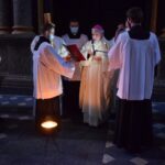 03.04.2021 Sandomierz. Katedra. Liturgia Wigilii Paschalnej. Na zdjęciu (w środku): biskup Krzysztof Nitkiewicz / ks. Wojciech Kania