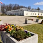 02.04.2021 Końskie. Nasadzenia kwiatów / Magdalena Galas-Klusek / Radio Kielce