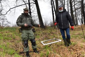 17.04.2021 Maleniec. Poszukiwanie skarbów / Magdalena Galas-Klusek / Radio Kielce