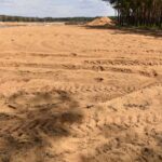 22.04.2021 Sielpia. Miłośnicy quadów rozjeżdżają dno zbiornika / Magdalena Galas-Klusek / Radio Kielce