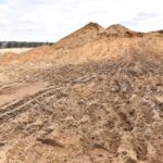 22.04.2021 Sielpia. Miłośnicy quadów rozjeżdżają dno zbiornika / Magdalena Galas-Klusek / Radio Kielce