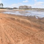 22.04.2021 Sielpia. Miłośnicy quadów rozjeżdżają dno zbiornika / Magdalena Galas-Klusek / Radio Kielce