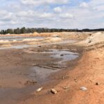 22.04.2021 Sielpia. Miłośnicy quadów rozjeżdżają dno zbiornika / Magdalena Galas-Klusek / Radio Kielce