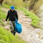 28.04.2021. Połaniec. Akcja sprzątania brzegu Wisły / Justyna Kosowicz