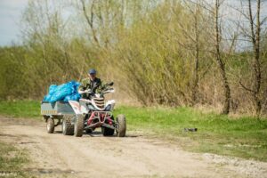 28.04.2021. Połaniec. Akcja sprzątania brzegu Wisły / Justyna Kosowicz