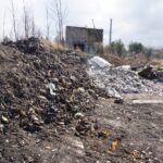 08.04.2021. Sitkówka-Nowiny. Nielegalne wysypisko / Paulina Michta / Radio Kielce