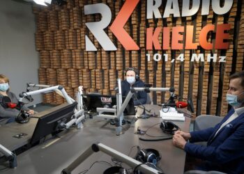 15.04.2021. Kielce. Punkty Widzenia. Na zdjęciu (od lewej): Katarzyna Czech-Kruczek - radna, red. Robert Szumielewicz - Radio Kielce, Kamil Suchański - przewodniczący Rady Miasta Kielce / Kamil Król / Radio Kielce