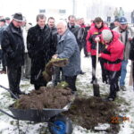 01.04.2016. Budowa stadionu miejskiego w Kielcach. Wbicie pierwszej łopaty / fot. MOSiR Kielce