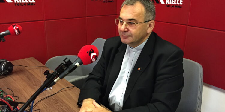 Ksiądz Bogusław Pitucha, dyrektor Caritas Diecezji Sandomierskiej / Grażyna Szlęzak-Wójcik / Radio Kielce