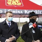 26.04.2021 Końskie. Konferencja dotycząca strefy gospodarczej w Końskich. Na zdjęciu od lewej: minister Michał Cieślak, burmistrz Końskich Krzysztof Obratański / Jarosław Kubalski / Radio Kielce