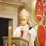 04.04.2021. Kielce. Bazylika katedralna. Msza rezurekcyjna. Na zdjęciu: Jan Piotrowski - biskup kielecki / Jarosław Kubalski / Radio Kielce