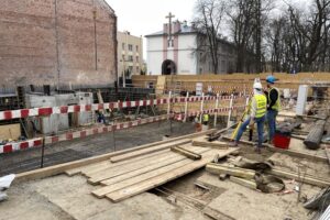 01.04.2021. Kielce. Plac budowy na rogu ulic Mickiewicza i Wesołej / Jarosław Kubalski / Radio Kielce