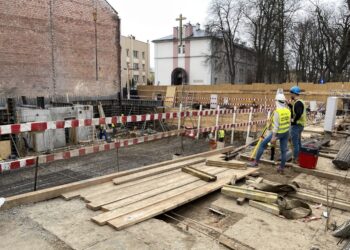 01.04.2021. Kielce. Plac budowy na rogu ulic Mickiewicza i Wesołej / Jarosław Kubalski / Radio Kielce