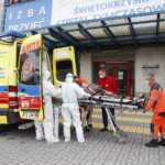 19.02.2021. Kielce. Świętokrzyski Szpital Tymczasowy. Na zdjęciu: pacjent wypisany do domu / Jarosław Kubalski / Radio Kielce