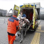 19.02.2021. Kielce. Świętokrzyski Szpital Tymczasowy. Na zdjęciu: pacjent wypisany do domu / Jarosław Kubalski / Radio Kielce