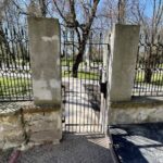 28.04.2021 Kielce. Furtka łącząca park miejski z Domem Środowisk Twórczych / Jarosław Kubalski / Radio Kielce