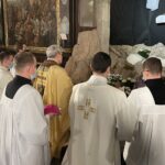 04.04.2021. Sandomierz. Bazylika katedralna. Msza rezurekcyjna.  Na zdjęciu: Krzysztof Nitkiewicz - biskup sandomierski / Grażyna Szlęzak-Wójcik / Radio Kielce