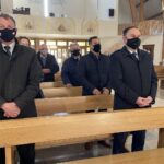 10.04.2021. Sandomierz. Obchody 11. rocznicy katastrofy smoleńskiej. Na zdjęciu (w pierwszym rządzie, od lewej): Waldemar  Maruszczak - przewodniczący klubu PiS w radzie powiatu, Marek Kwitek - poseł PiS / Grażyna Szlęzak-Wójcik / Radio Kielce