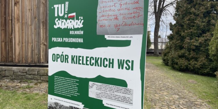 21.04.2021. Radkowice. Wystawa „Tu rodziła się Solidarność” / Anna Głąb / Radio Kielce