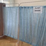 21.04.2021. Ostrowiec Świętokrzyski. Punkt szczepień powszechnych w Centrum Kształcenia Ustawicznego / Anna Głąb / Radio Kielce