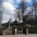 05.04.2021. Czyżowice. Studzienka i kapliczka / Marta Gajda / Radio Kielce