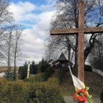 05.04.2021. Czyżowice. Studzienka i kapliczka / Marta Gajda / Radio Kielce