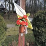 05.04.2021. Czyżowice. Studzienka i kapliczka / Marta Gajda / Radio Kielce