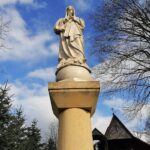 05.04.2021. Czyżowice. Studzienka i kapliczka / Marta Gajda / Radio Kielce