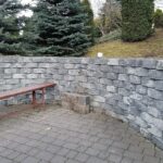 05.04.2021. Czyżowice. Studzienka i kapliczka / Marta Gajda / Radio Kielce