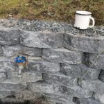 05.04.2021. Czyżowice. Studzienka i kapliczka / Marta Gajda / Radio Kielce