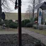 05.04.2021. Czyżowice. Studzienka i kapliczka / Marta Gajda / Radio Kielce