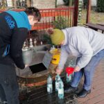 05.04.2021. Czyżowice. Studzienka i kapliczka / Marta Gajda / Radio Kielce