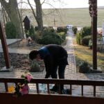 05.04.2021. Czyżowice. Studzienka i kapliczka / Marta Gajda / Radio Kielce