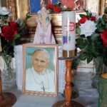 05.04.2021. Czyżowice. Studzienka i kapliczka / Marta Gajda / Radio Kielce