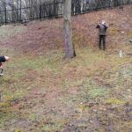 13.03.2021. Pińczów. Obchody 81. rocznicy zbrodni katyńskiej. „Zawięzienie”, czyli pińczowskie miejsce straceń z czasu II wojny światowej. Na zdjęciu: ojciec Eliasz Hetmański - proboszcz, gwardian i kustosz sanktuarium / Marta Gajda / Radio Kielce