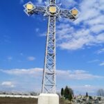 21.04.2021. Kazimierza Mała. Replika krzyża z Giewontu stanęła na cmentarzu / Marta Gajda / Radio Kielce