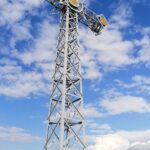 21.04.2021. Kazimierza Mała. Replika krzyża z Giewontu stanęła na cmentarzu / Marta Gajda / Radio Kielce