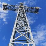 21.04.2021. Kazimierza Mała. Replika krzyża z Giewontu stanęła na cmentarzu / Marta Gajda / Radio Kielce