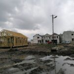 25.04.2021 Umianowice. Budowa Ośrodka Edukacji Przyrodniczej w Umianowicach / Marta Gajda / Radio Kielce