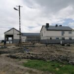 25.04.2021 Umianowice. Budowa Ośrodka Edukacji Przyrodniczej w Umianowicach / Marta Gajda / Radio Kielce