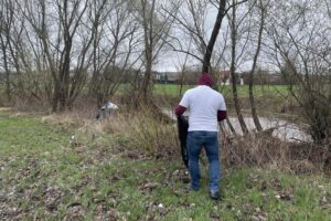 17.04.2021. Koprzywnica. Akcja „Operacja Koprzywianka” / Grażyna Szlęzak-Wójcik / Radio Kielce