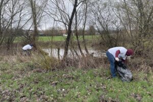 17.04.2021. Koprzywnica. Akcja „Operacja Koprzywianka” / Grażyna Szlęzak-Wójcik / Radio Kielce